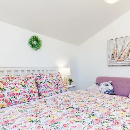 Anton Apartment