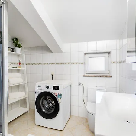 Anton Apartment *